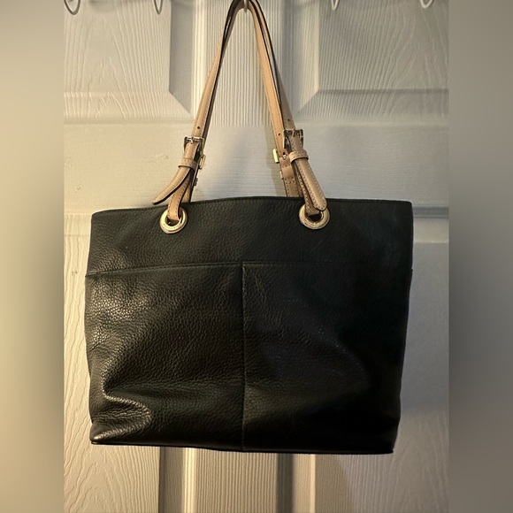 Michael Kors handbag, black EUC - Picture 2 of 6